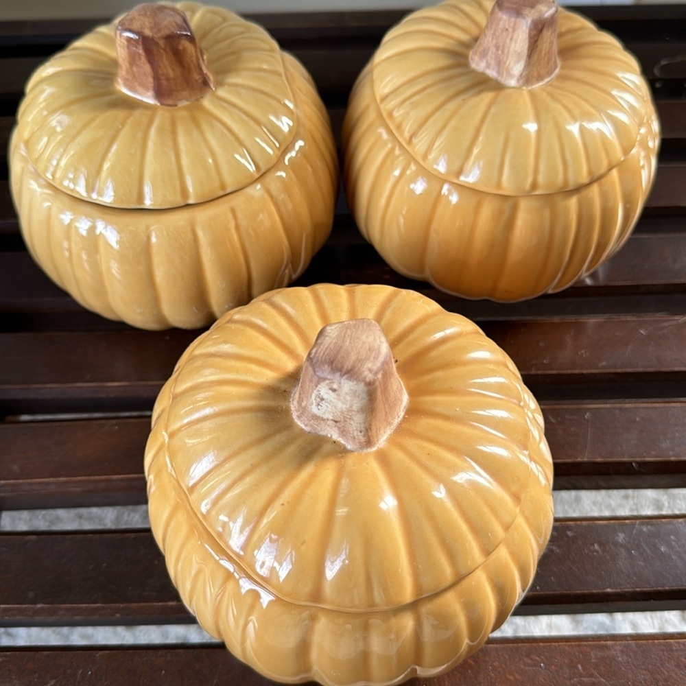 3 Williams Sonoma Ceramic Pumpkin Bowls Jars with Lids Autumn‎ Fall Decorations